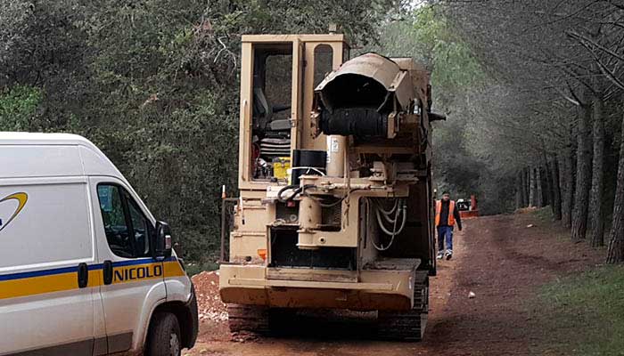 location trancheuse de sol avec conducteur pour pose réseaux sec et humide paca